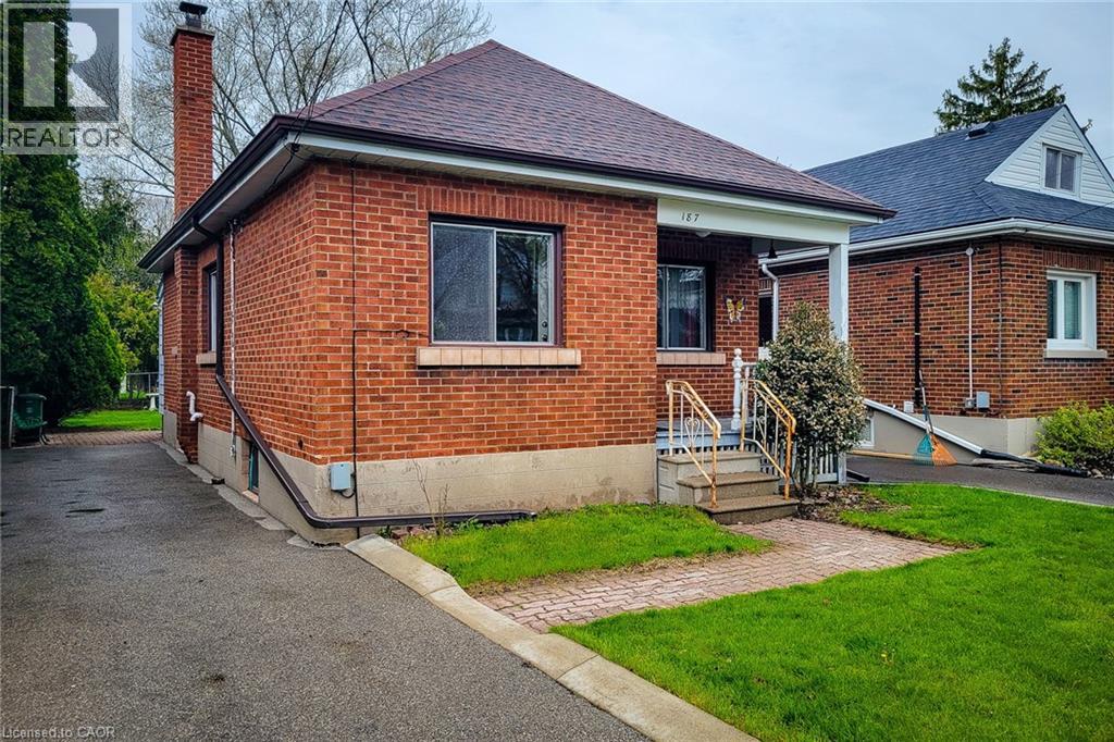 187 PARADISE Road N Property Photo 1