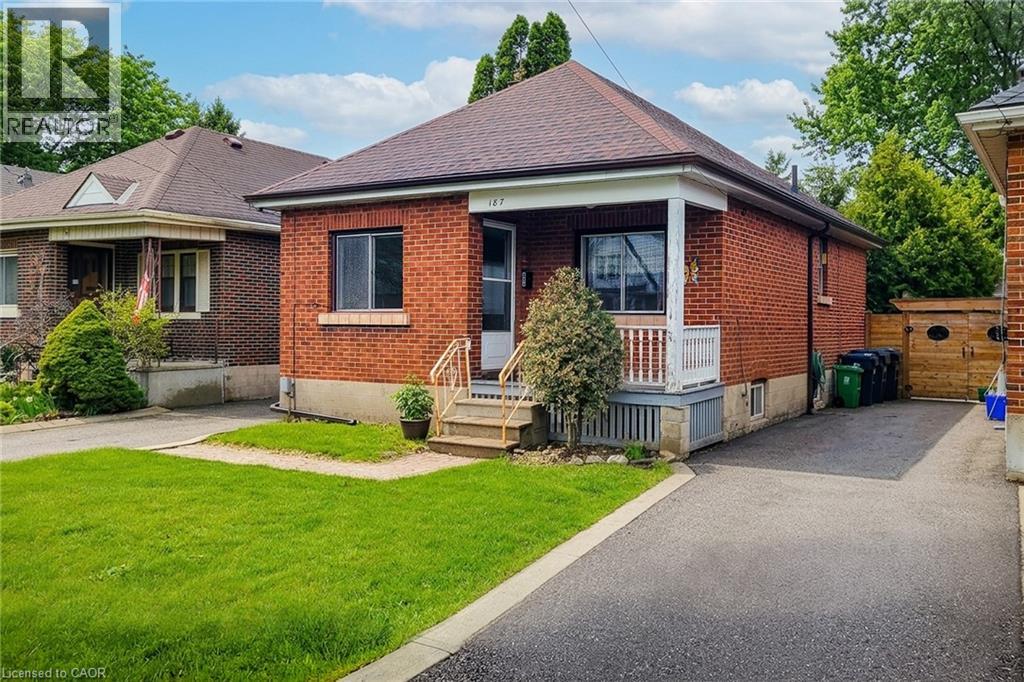 187 Paradise Road N Property Photo 3