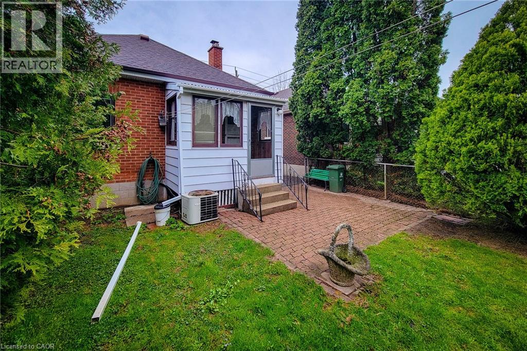 187 Paradise Road N Property Photo 6