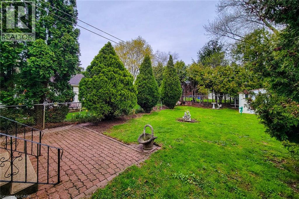 187 Paradise Road N Property Photo 8