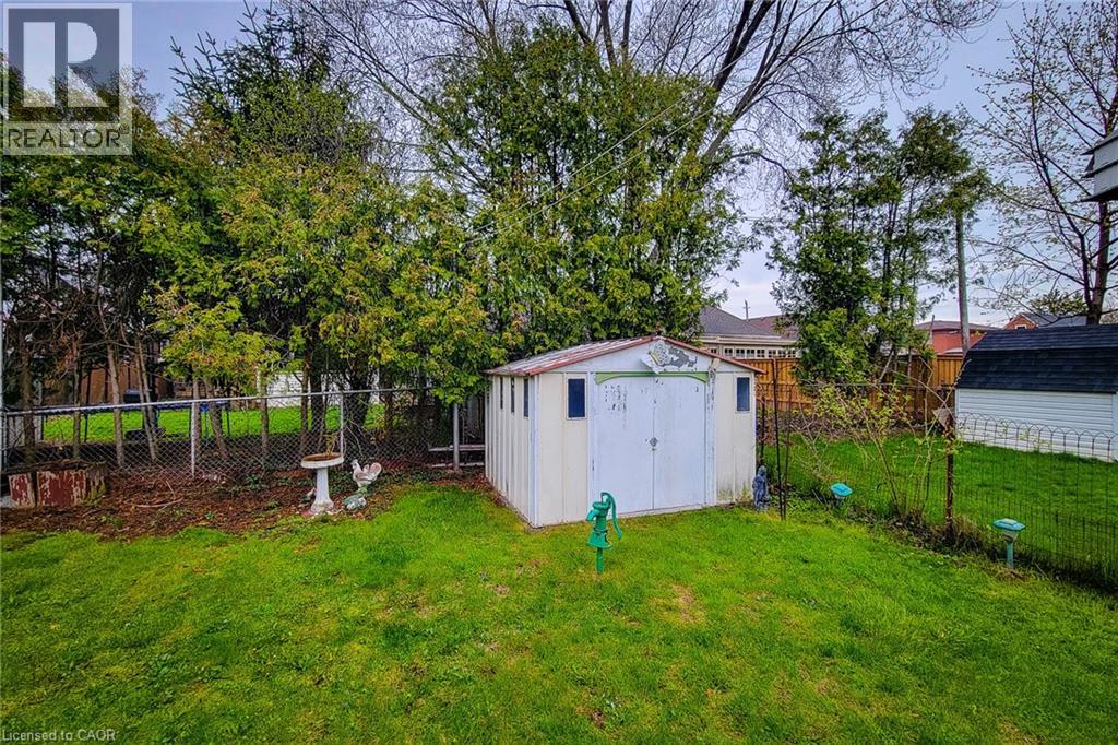 187 Paradise Road N Property Photo 10