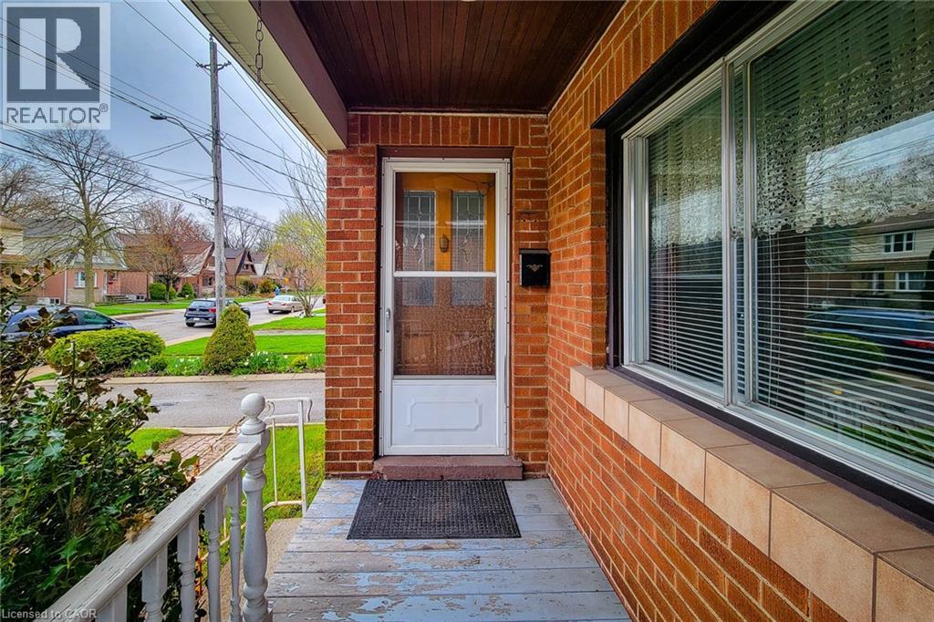 187 Paradise Road N Property Photo 13
