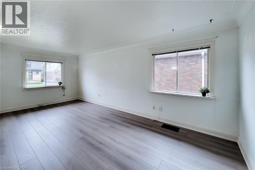187 Paradise Road N Property Photo 16