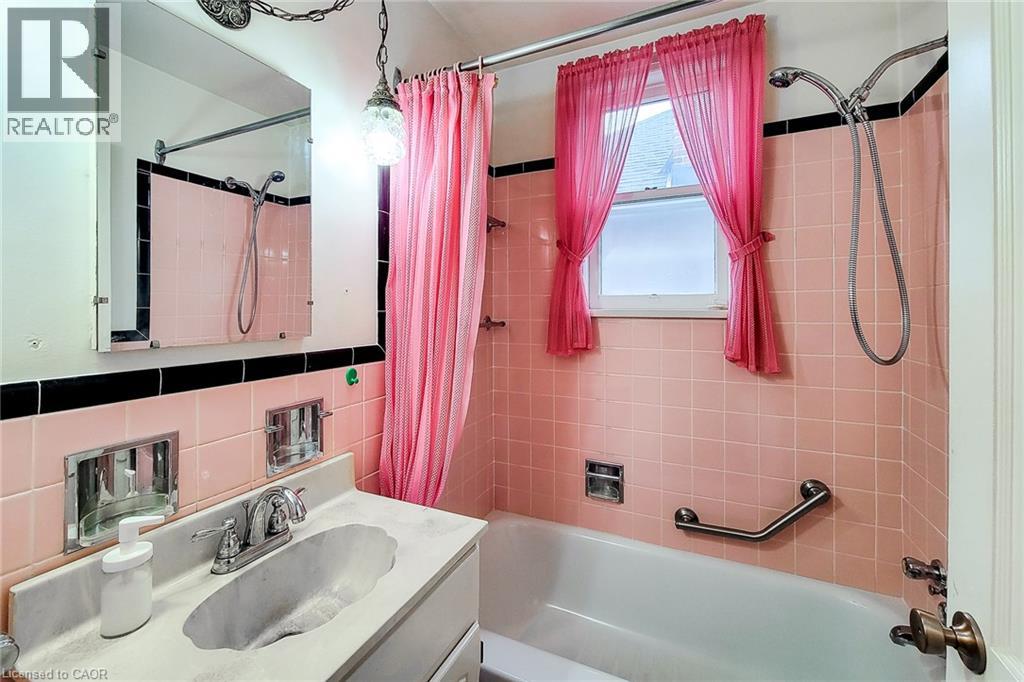 187 Paradise Road N Property Photo 23