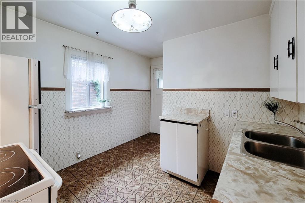 187 Paradise Road N Property Photo 29