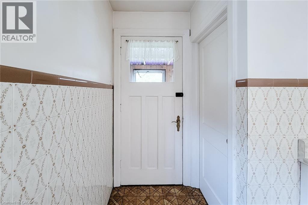 187 Paradise Road N Property Photo 32