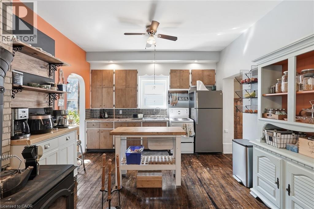 545 Main Street E Property Photo 15