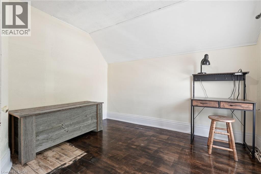 545 Main Street E Property Photo 28