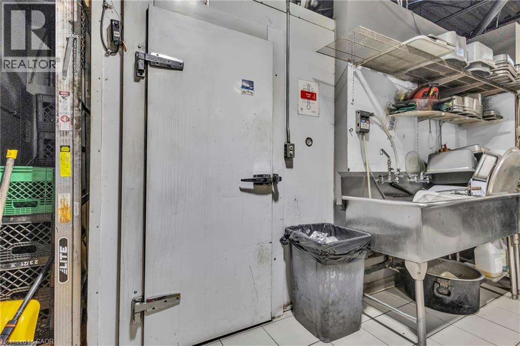 402 King Street N Property Photo 28