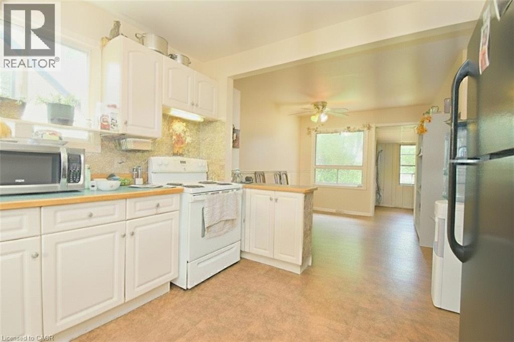 7381 Airport Road E Property Photo 11