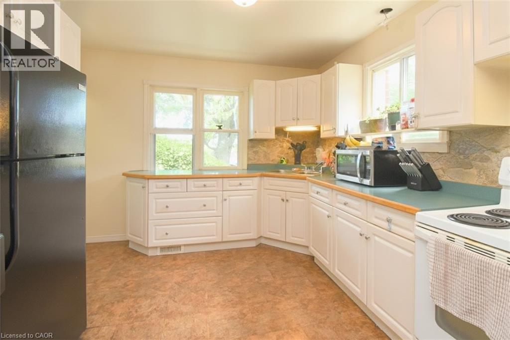 7381 Airport Road E Property Photo 12