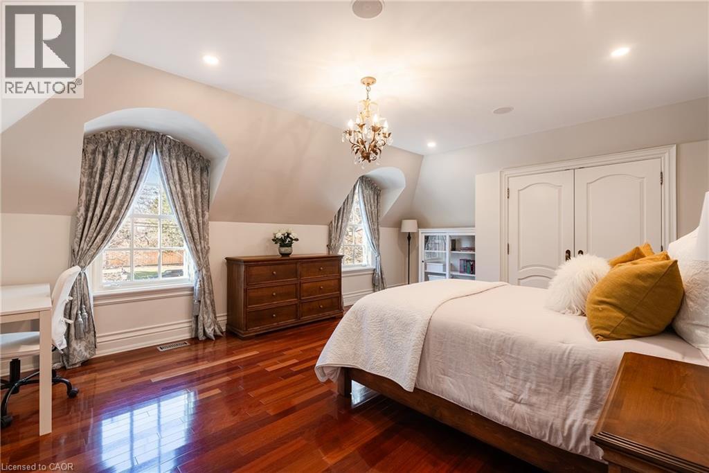 2096 Lakeshore Road E Property Photo 26