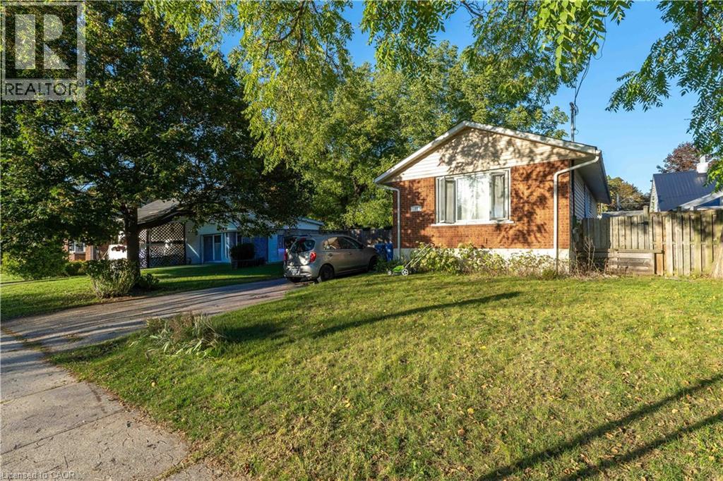 41 Alma Street N Property Photo 2