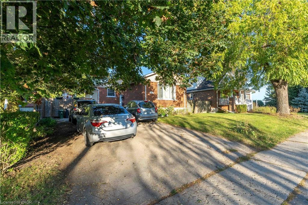 41 Alma Street N Property Photo 4