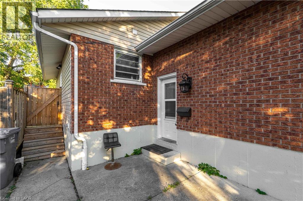 41 Alma Street N Property Photo 5
