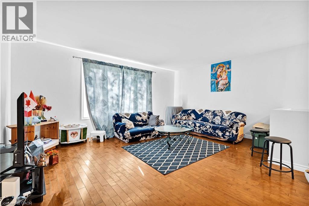 41 Alma Street N Property Photo 7