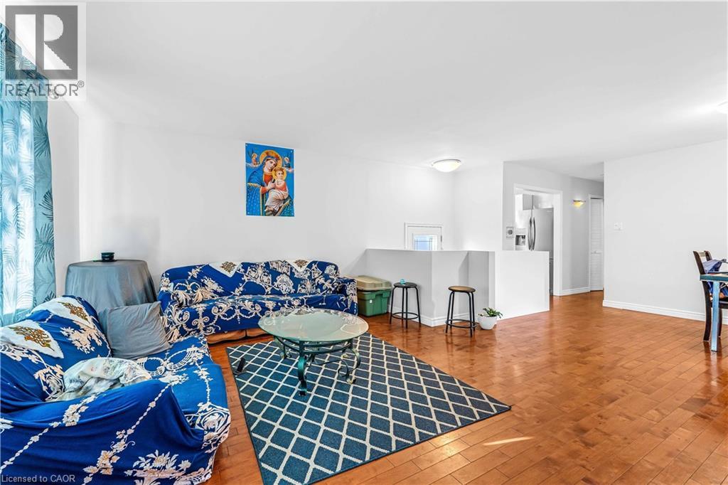 41 Alma Street N Property Photo 8