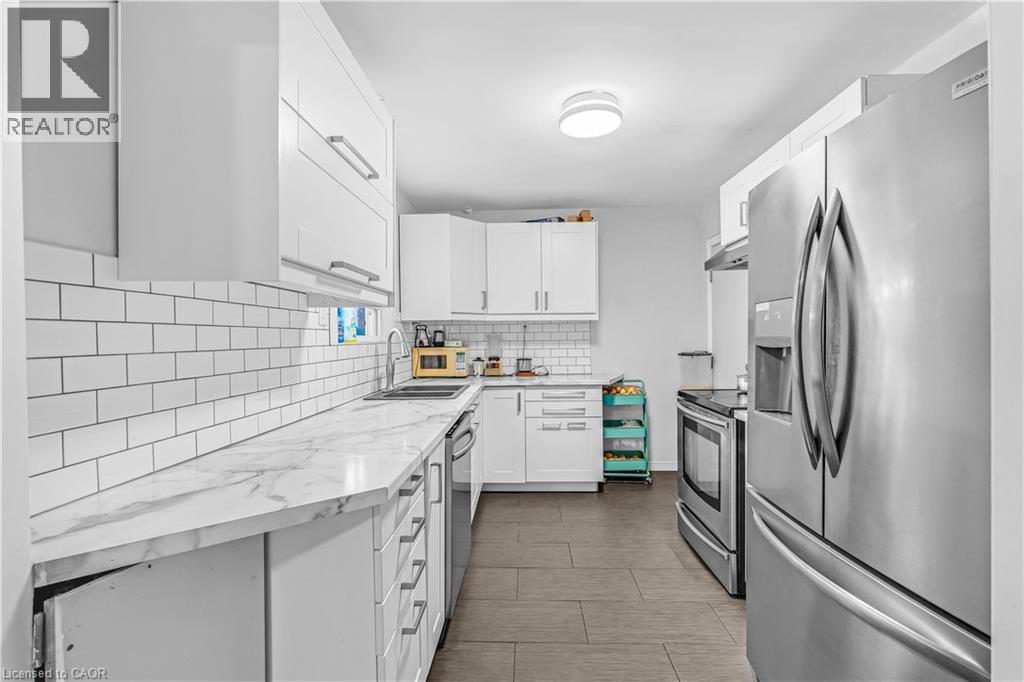 41 Alma Street N Property Photo 11