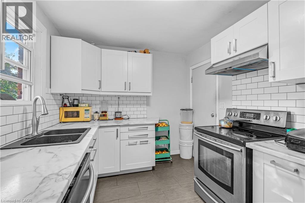 41 Alma Street N Property Photo 12