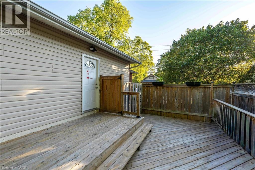41 Alma Street N Property Photo 20