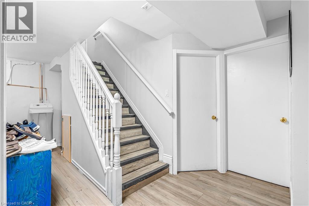 41 Alma Street N Property Photo 22