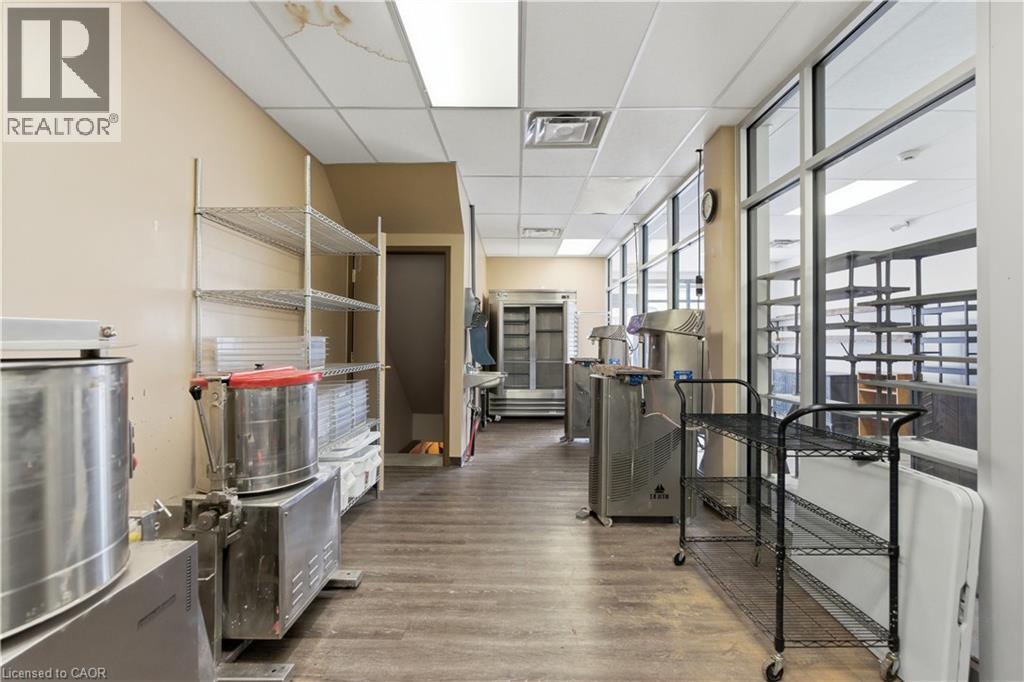 389 Dundas Street Property Photo 5