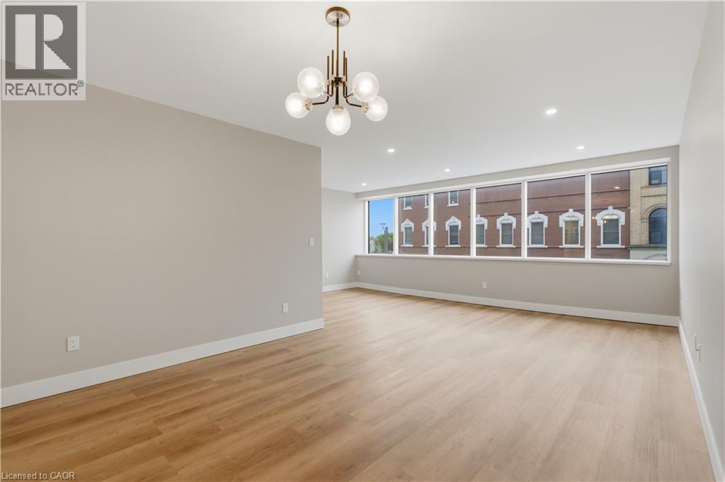 389 Dundas Street Property Photo 7