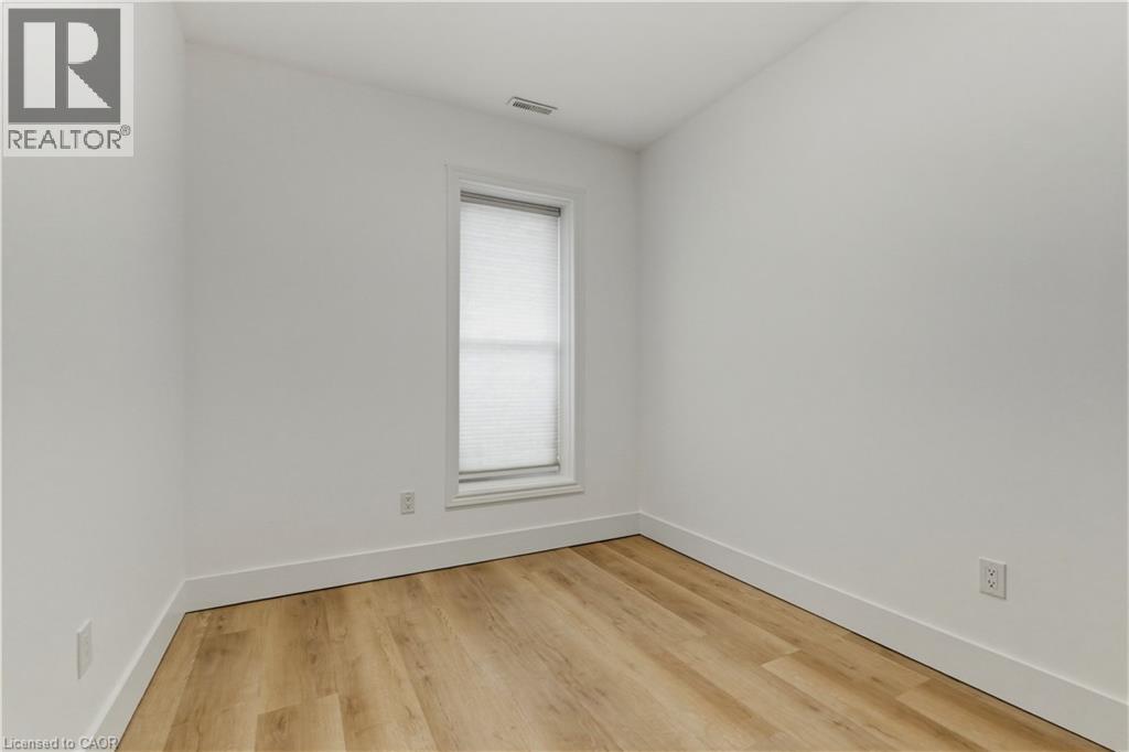 389 Dundas Street Property Photo 13