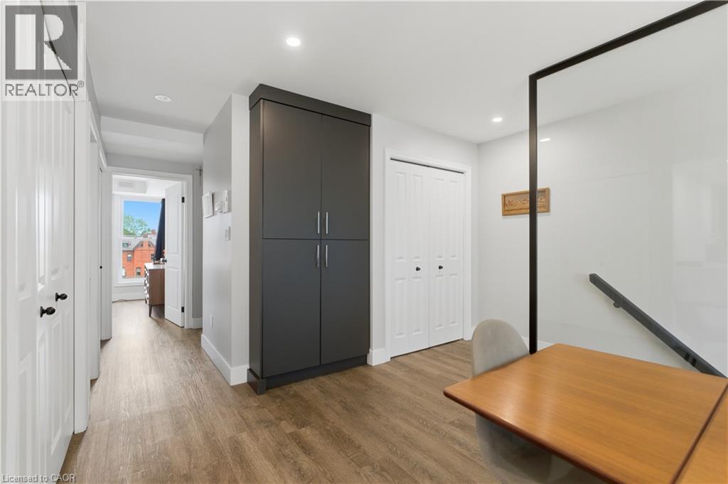 389 Dundas Street Property Photo 24