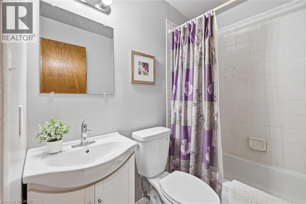 28 Rousseaux Street Property Photo 16