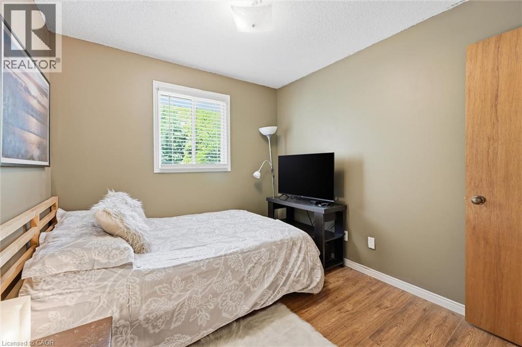 28 Rousseaux Street Property Photo 18