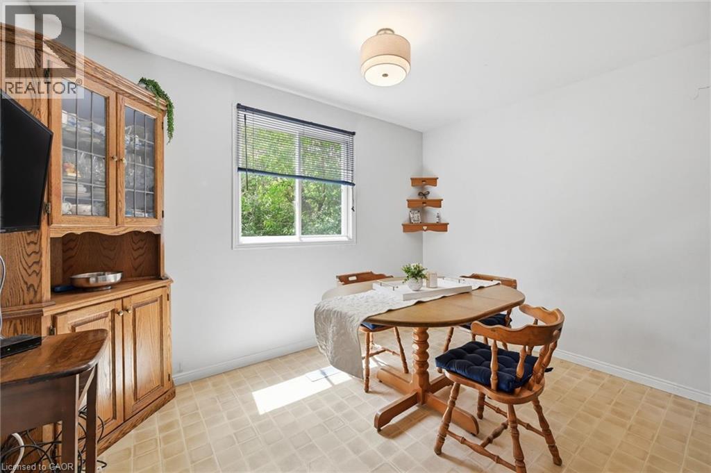 28 Rousseaux Street Property Photo 25