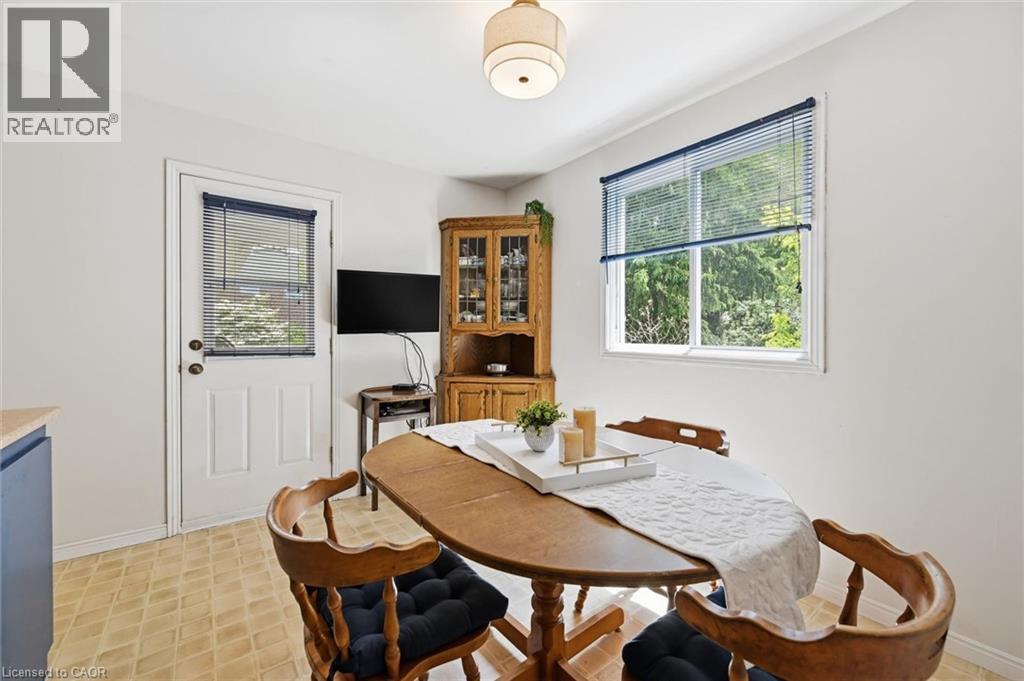 28 Rousseaux Street Property Photo 26