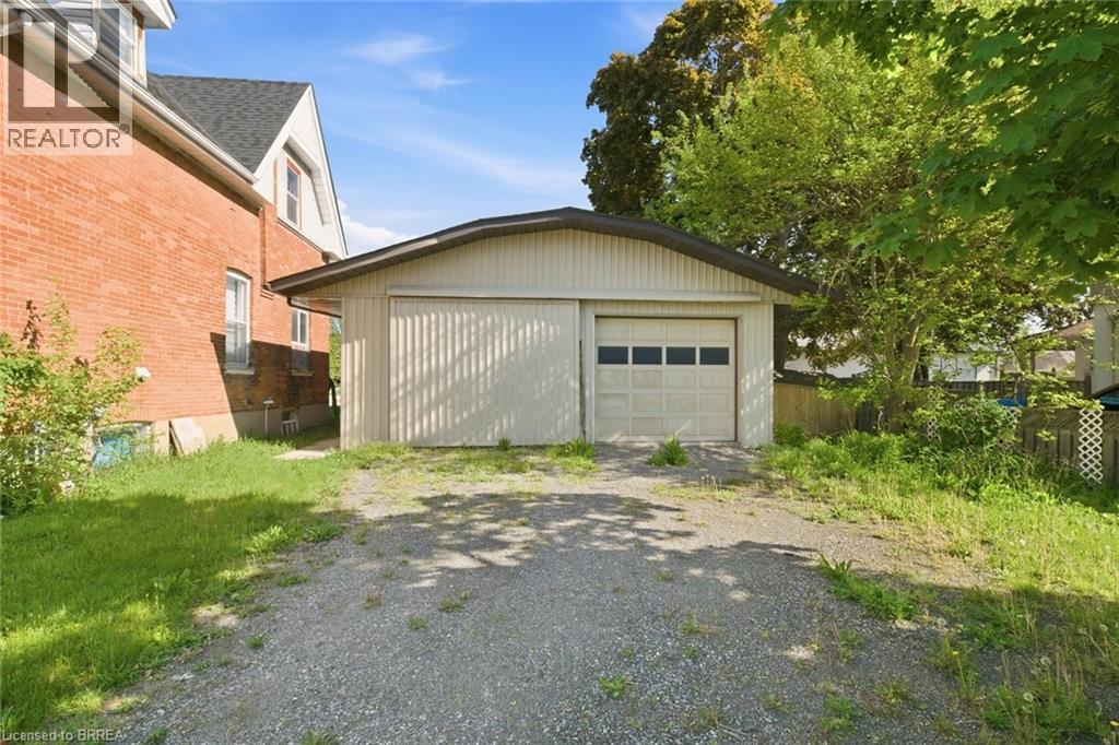 816 Colborne Street E Property Photo 5