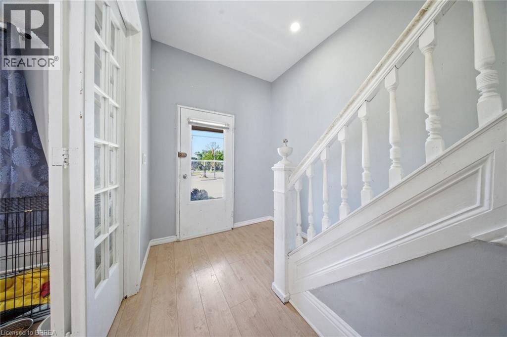 816 Colborne Street E Property Photo 14