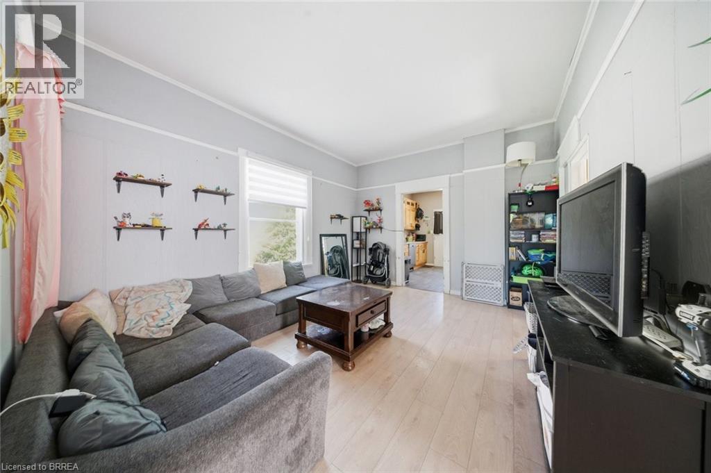 816 Colborne Street E Property Photo 17