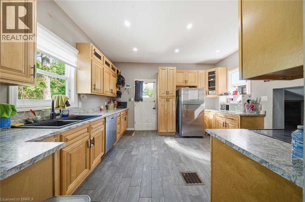 816 Colborne Street E Property Photo 18