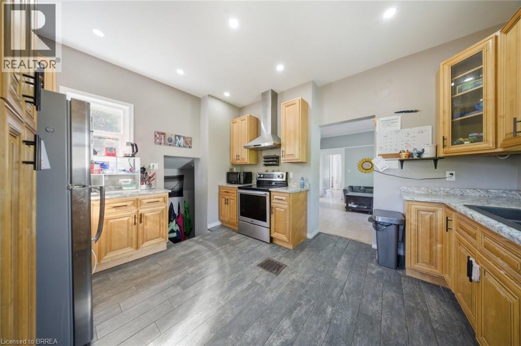 816 Colborne Street E Property Photo 21