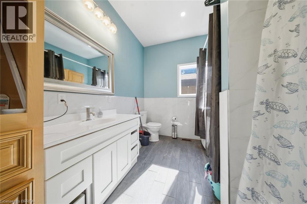 816 Colborne Street E Property Photo 23
