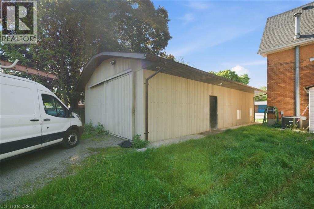 816 Colborne Street E Property Photo 35