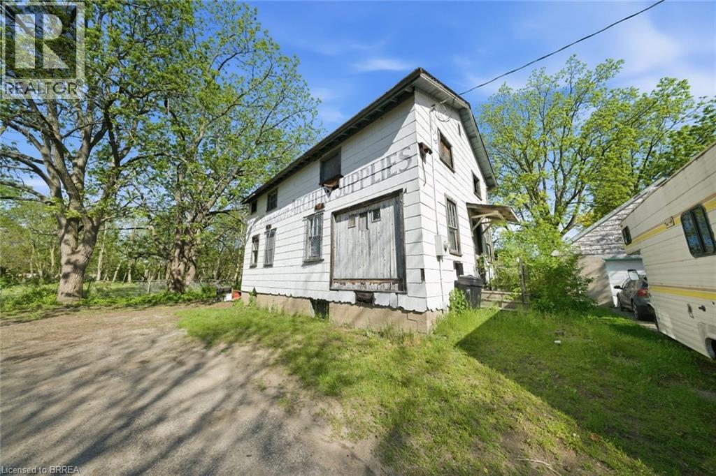 816 Colborne Street E Property Photo 44