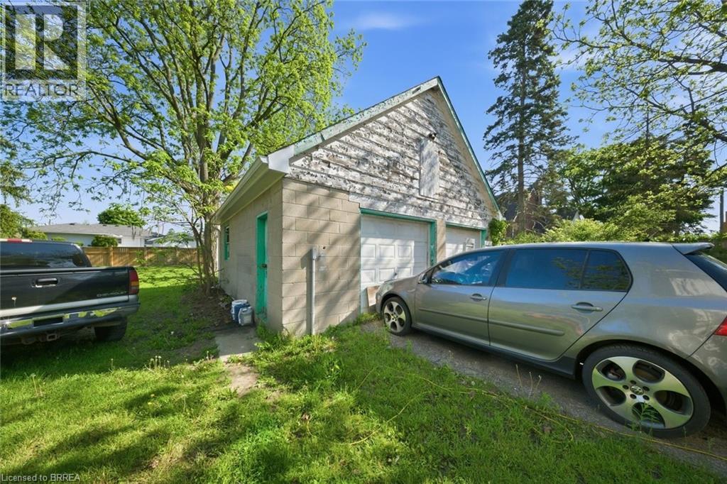 816 Colborne Street E Property Photo 45