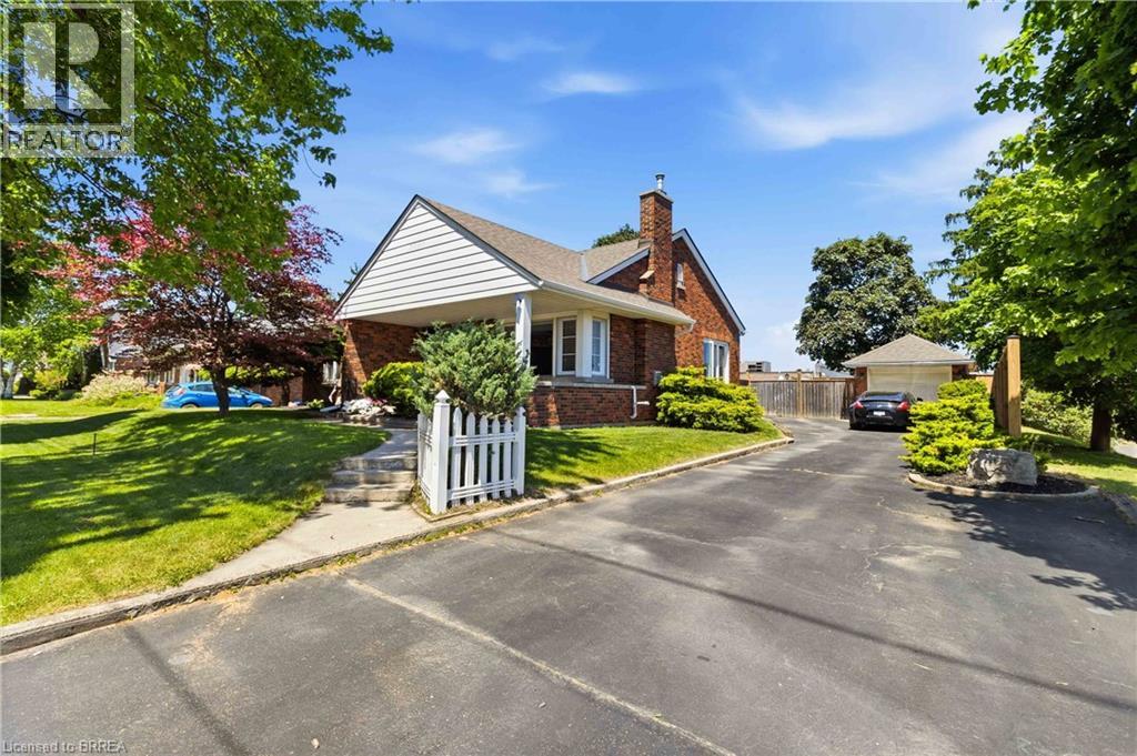 134 QUEENSWAY Drive