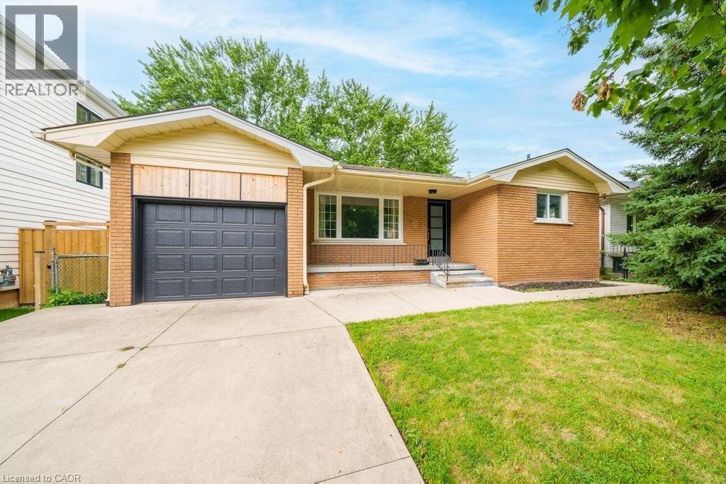 662 Montego Crescent Property Photo 1