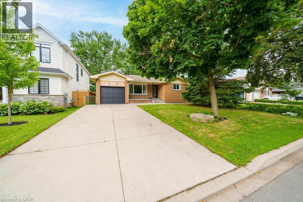 662 Montego Crescent Property Photo 3
