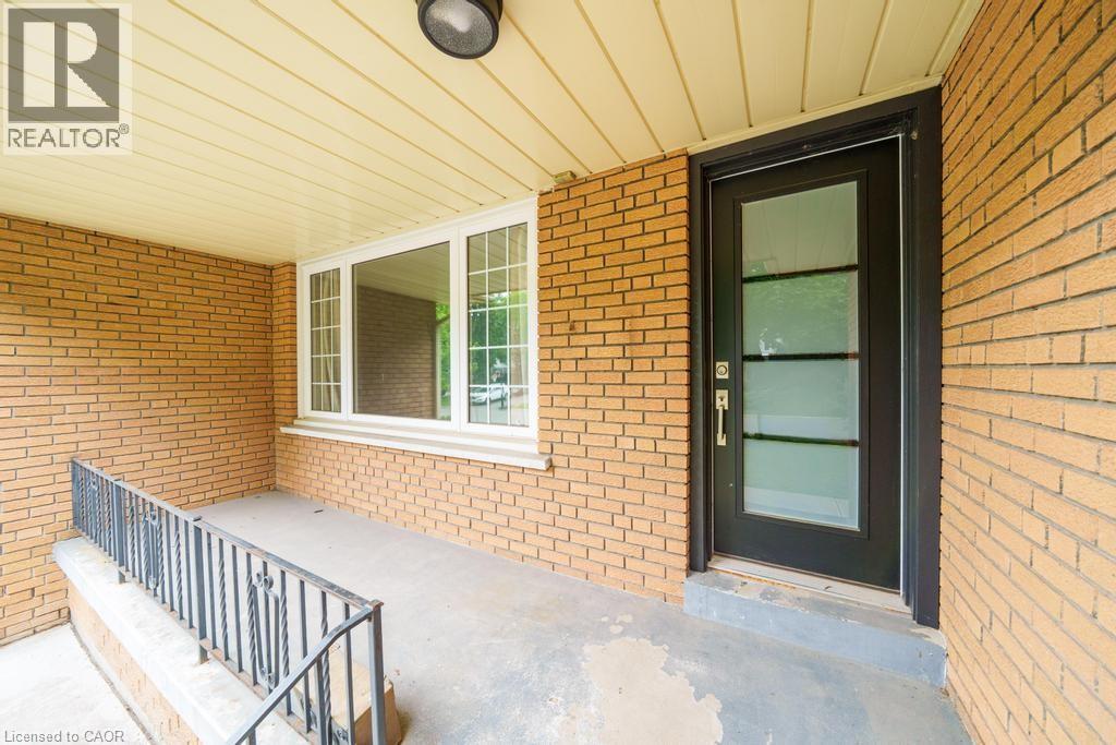 662 Montego Crescent Property Photo 6