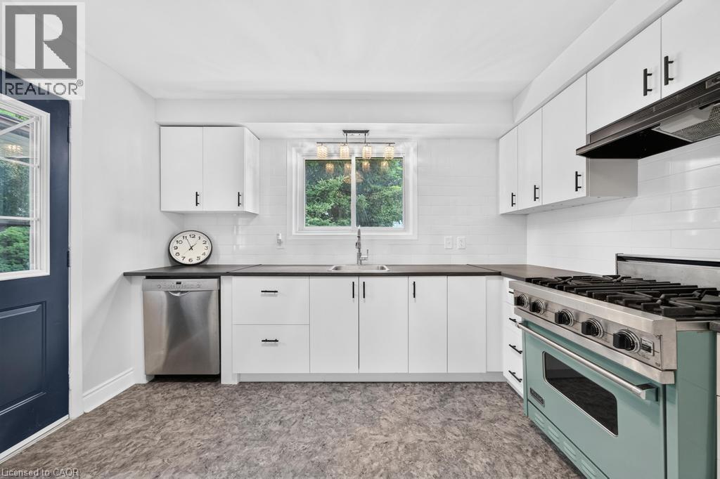 662 Montego Crescent Property Photo 15