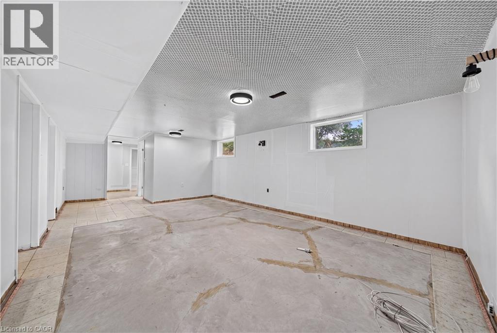 662 Montego Crescent Property Photo 31