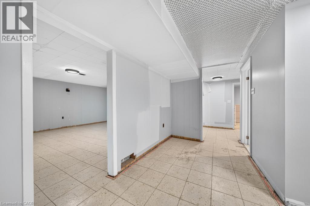 662 Montego Crescent Property Photo 32