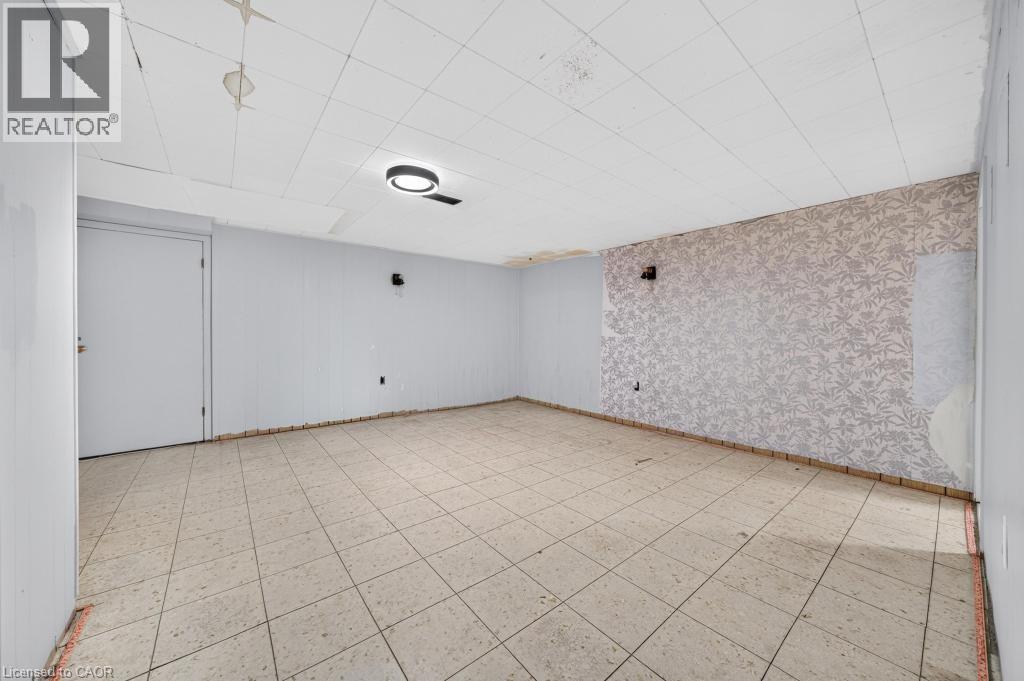 662 Montego Crescent Property Photo 33